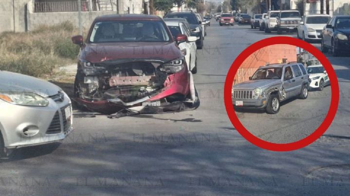 Camioneta queda destrozada tras chocar violentamente con Jeep Liberty en Nuevo Laredo