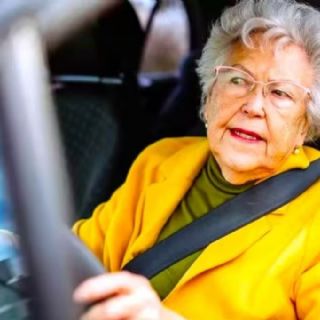 Licencia de conducir: estos abuelitos ya no podrán renovarla si no cumplen este nuevo requisito
