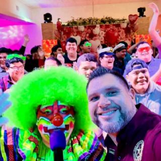 Alumnos con necesidades especiales de Laredo disfrutan de San Valentín