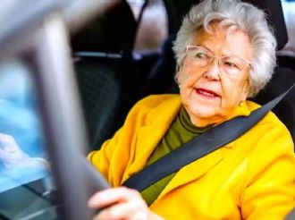 Licencia de conducir: estos abuelitos ya no podrán renovarla si no cumplen este nuevo requisito