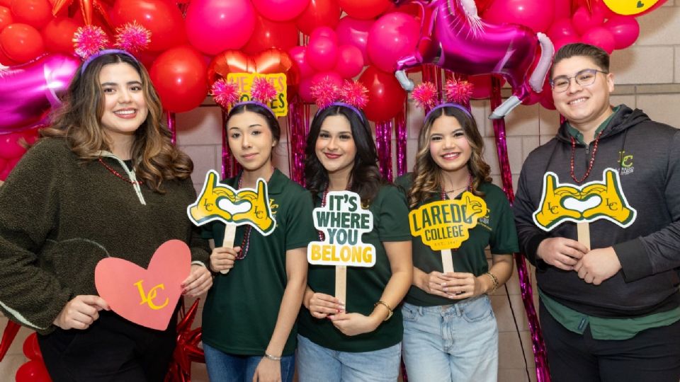 Festejan el Día de San Valentín con evento 'Corazones y Pezuñas' en el Colegio de Laredo
