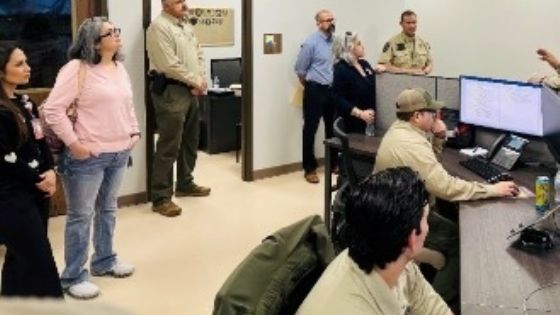 Se acercan colegios católicos de Laredo a la Oficina del Comisario del Condado de Webb