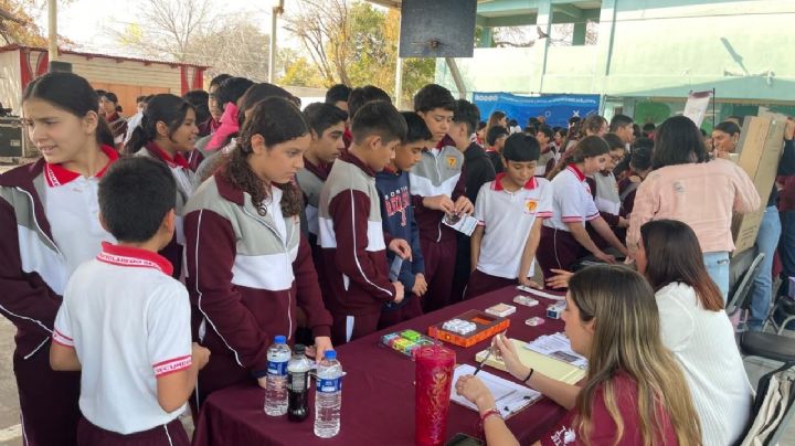 Brigada de Contacto Joven acerca servicios médicos y educativos; IMJUVE llega a secundarias