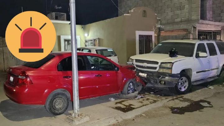 Abuelito borracho choca aparatosamente con 2 autos y una casa; andaba arriba de la banqueta