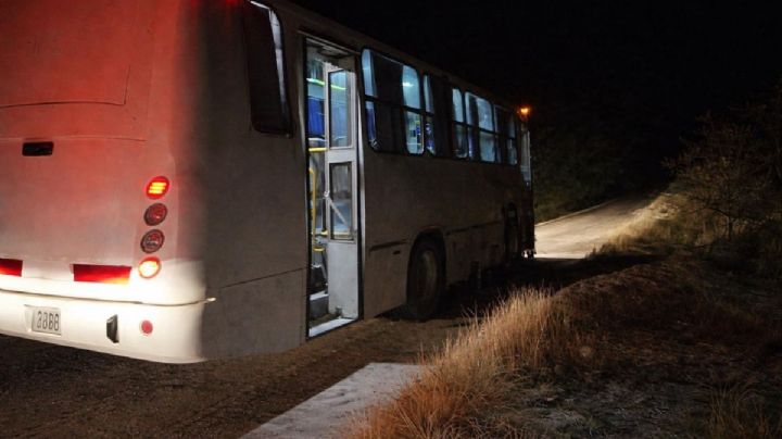 'Autobús fantasma': encuentran unidad abandonada con pertenencias, sin chofer ni pasajeros