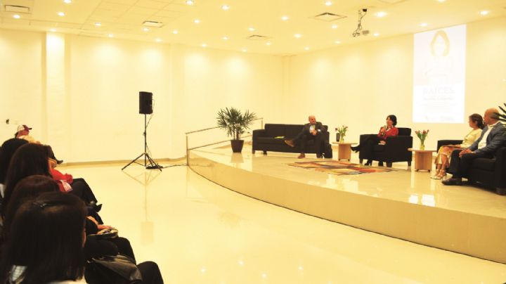 Presenta Josefina Longoria su obra; aborda la experiencia creativa de sus letras