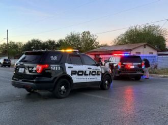 Madre de 24 años es detenida por golpear a sus 3 hijos en Laredo; las cámaras la delataron