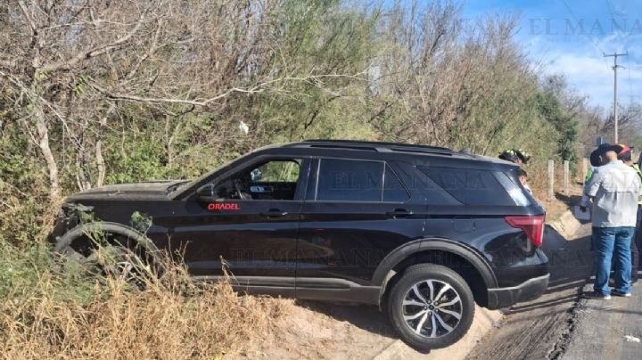 Explorer se mete hasta los matorrales en el Bulevar Colosio; mujer se descontroló por ir a toda velocidad