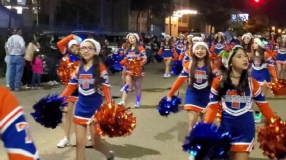 Desfile 'Jóvenes Bajo Las Estrellas' provocará cierres viales; remolcarán autos mal estacionados