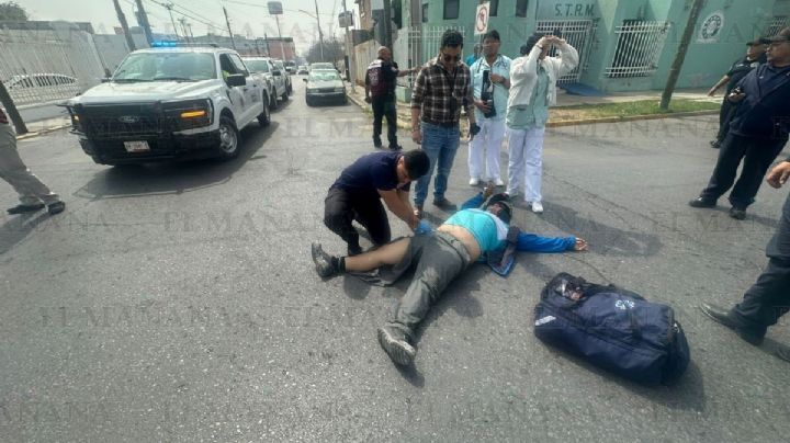 Repartidor se estrella contra Silverado frente al DIF Nuevo Laredo; quedó muy lesionado