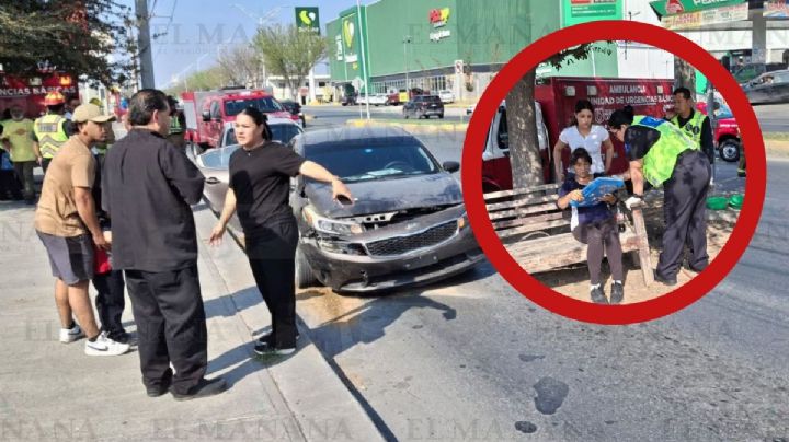 Mujer da vuelta sin fijarse y causa violento choque en la Cesar López de Lara; abuelita lesionada