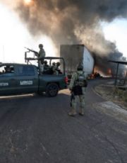 Foto descriptiva de: Caos en México: bloqueos, incendios y carreteras cerradas en estos estados