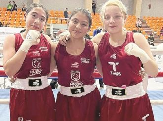 Boxeadoras de Nuevo Laredo reinan en el encordado