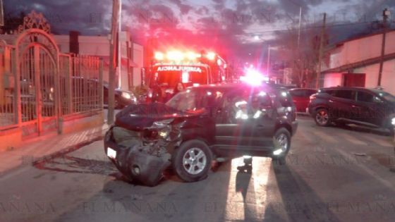 Impactante choque en Juárez y Venezuela deja daños y una mujer herida