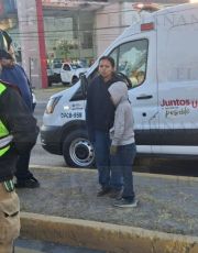 Foto descriptiva de: Mujer intenta quitarse la vida junto a su hijo menor de edad; se lanzaba contra autos en la Reforma