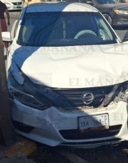 Foto descriptiva de: Mujeres chocan frente al cuartel de bomberos y se enfrascan en discusión; 'tú te pasaste el rojo'