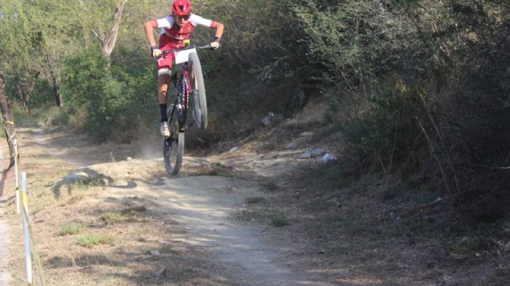 Joven ciclista de Nuevo Laredo logra tres pases de tres en el Estatal de Ciclismo Conade 2026