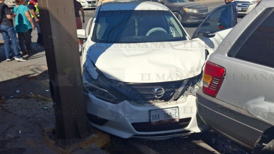 El choque dejó a ambos vehículos dañados.