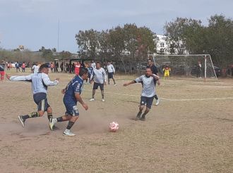 Covarrubias- La Raza golea a Marvicks y anda con paso firme en la Real Liga de Futbol Ferrocarrilera