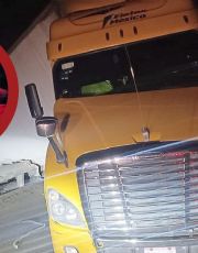 Foto descriptiva de: Tráileres quedan destrozados tras brutal accidente en la Carretera Libre Monterrey-Nuevo Laredo