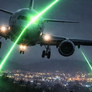 ¿Laredo en peligro por casos de gente apuntando con láseres a pilotos y aviones?
