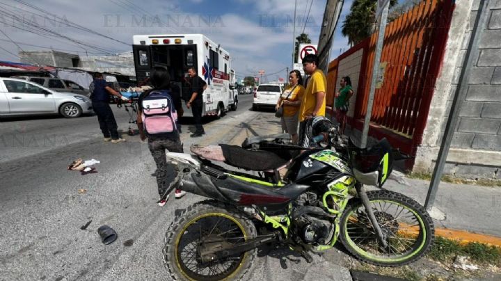 Joven motociclista chocó por una 'cortesía vial' que casi le cuesta la vida en Nuevo Laredo