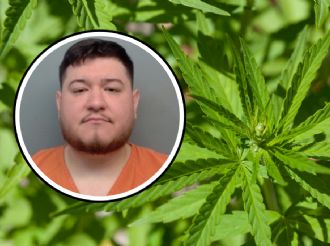 Detienen a tatuador clandestino en Laredo; también vendía droga en su negocio