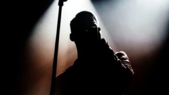 Fue uno de los cantantes más exitosos del mundo; dejó de caminar y vive bajo cuidados las 24 horas