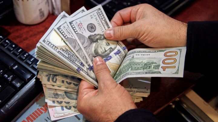 ¿Está permitido llevar más de 10 mil dólares al cruzar por la frontera si viajas con tu familia?