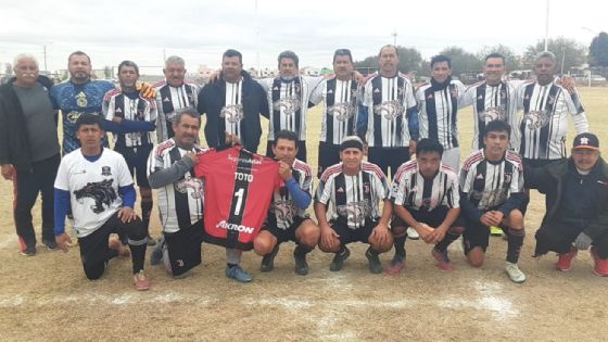 Va Lobos Negros por el campeonato en la Independiente Colosso Veteranos Dominical