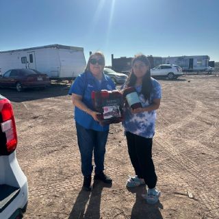 Entregan colchas y calentadores en colonias de Laredo; buscan proteger a familias del frío