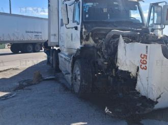 Marcos causó aparatoso choque entre dos tráileres en el Libramiento Mex 2; deja importantes daños