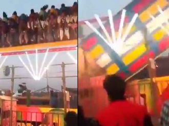 Colapsa columpio gigante en plena feria y mata a una persona | VIDEO