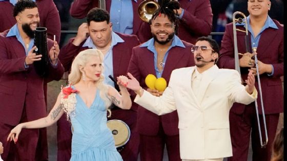 El Super Bowl nunca había visto algo así: Bad Bunny inunda el estadio de reguetón y salsa