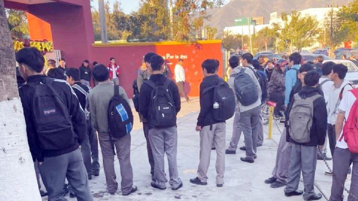 Ciudad Victoria: sacan a 40 alumnos de prepa por cabello largo; ¿es legal?