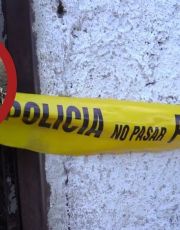 Foto descriptiva de: Motociclista muere tras chocar fatalmente contra auto; no llevaba casco de seguridad