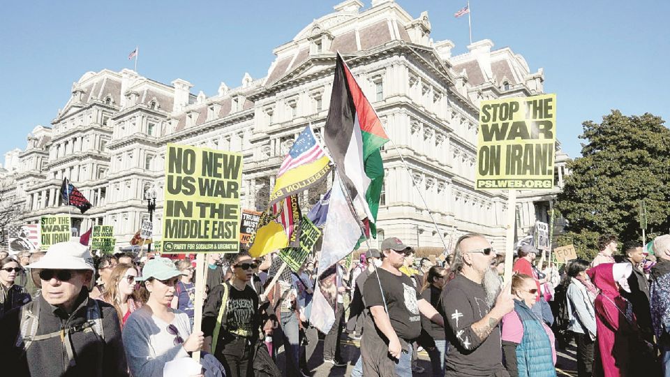 Las protestas no sólo han sido en Europa y Medio Oriente, a unas cuadras de la Casa Blanca, ciudadanos muestran su rechazo.