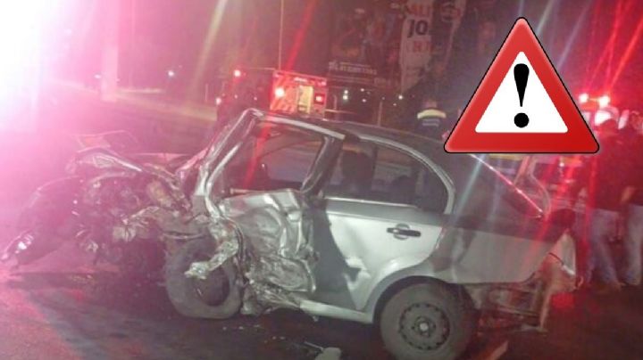 Mustang invade carril y choca de frente contra un Aveo en el bulevar; hay un muerto