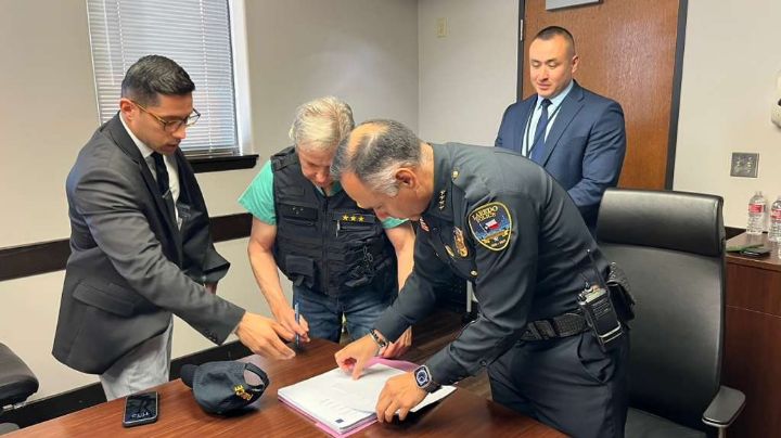 Elementos del SWAT de la Policía de Laredo reciben certificado de paramédicos de EMT
