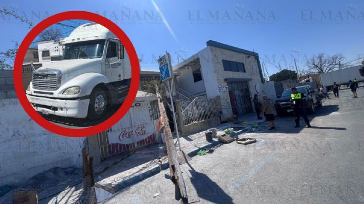 Tráiler causa destrozos y tumba poste de CFE en la colonia Jardín; vecinos se quedaron sin luz