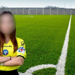 Ella es la árbitra más guapa del mundo; seduce con su belleza e impone respeto en la cancha | FOTOS