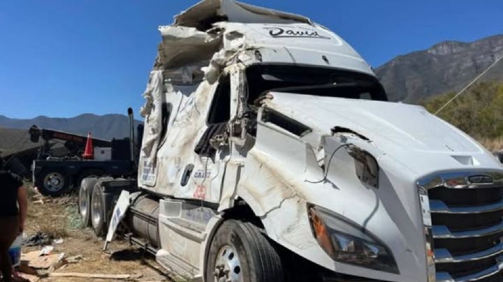 Trailero dormita, cae a barranco y muere aplastado por su propio tráiler en la carretera Tula–Victoria