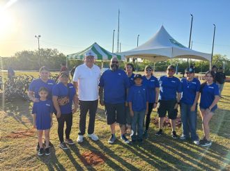 Familias recorren parques de Laredo en bicicleta y dan bienvenida a la primavera