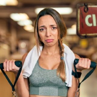 Icónica marca textil se declara en bancarrota; deuda de 1,200 mdd sacude a deportistas