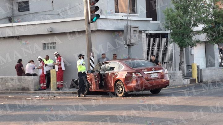 Fuerte accidente con DiDi en la avenida Guerrero deja a madre e hija lesionadas