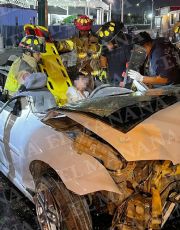 Foto descriptiva de: Menor al volante choca y queda prensado en brutal accidente en Carretera Aeropuerto