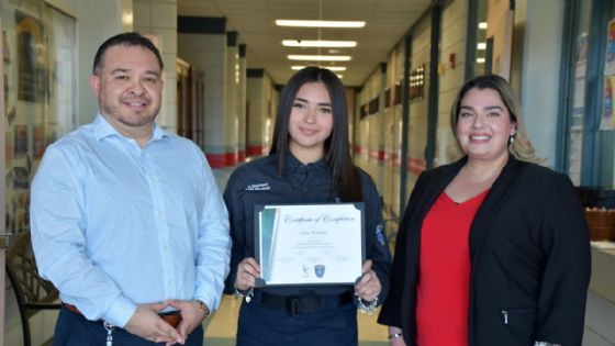 Alumna de preparatoria en Laredo obtiene certificación nacional en emergencias médicas
