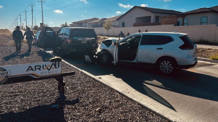 Patrulla de DPS brindaba ayuda a otro auto; fue impactada por una mujer que iba con sus tres hijos