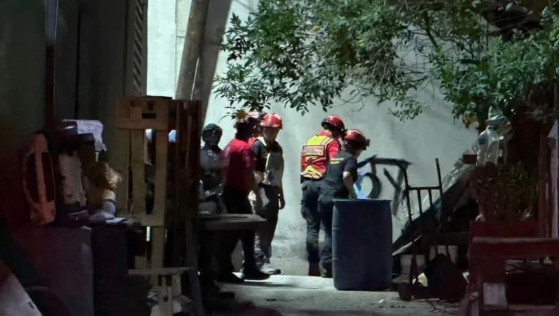 Muere joven de 20 años de balazo en la cabeza; sacó el arma para 'presumirla' y se dispara por error