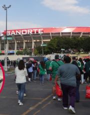 Foto descriptiva de: ¿Quién era el aficionado que murió tras caer de palco en Estadio Banorte antes del partido?